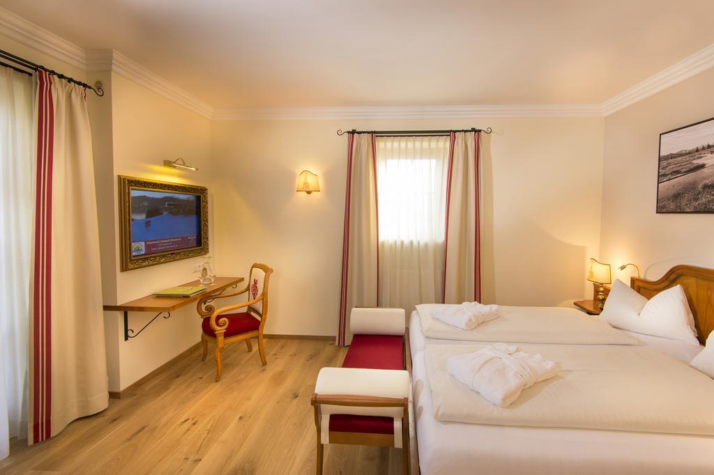 Hotel Zum Jungen Roemer رادستادت الغرفة الصورة
