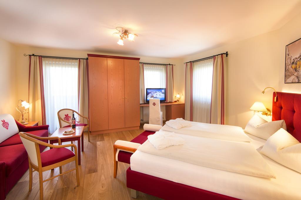 Hotel Zum Jungen Roemer رادستادت المظهر الخارجي الصورة