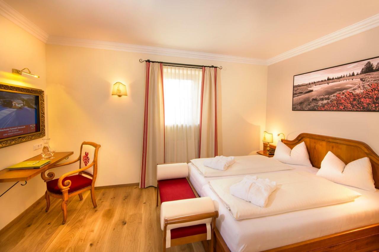 Hotel Zum Jungen Roemer رادستادت المظهر الخارجي الصورة